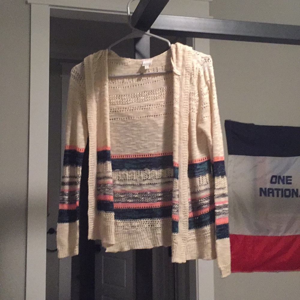 Cream sweater and colorful sleeves with hood